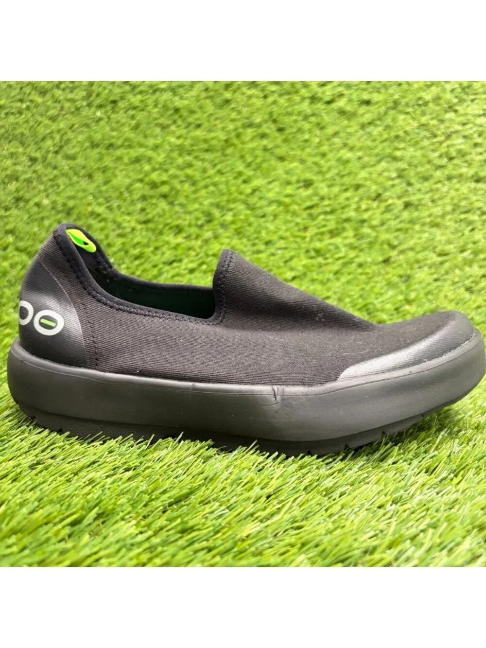 OOFOS OOmg EeZee Low Womens Size 7 Black Casual Walking Slip On Recovery Shoes